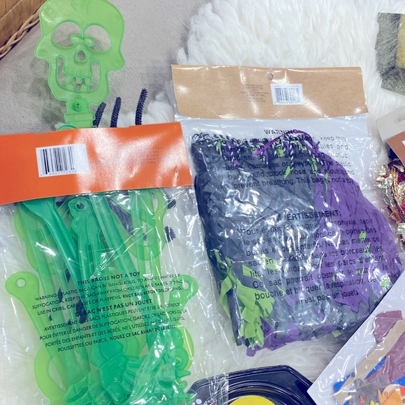 Vintage & New Fall Halloween Lot of Items Home Decor & Kid's + One Free Candle ! - Picture 6 of 8